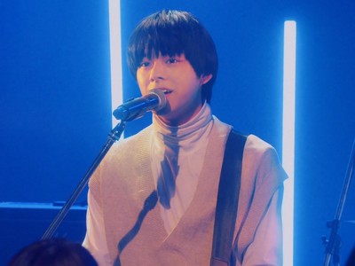 Hayakawa sings in his band.