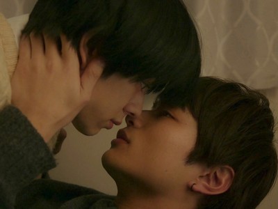 Konno almost kisses Hayakawa.