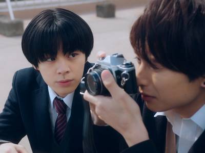 Hayakawa looks at Konno with his camera.
