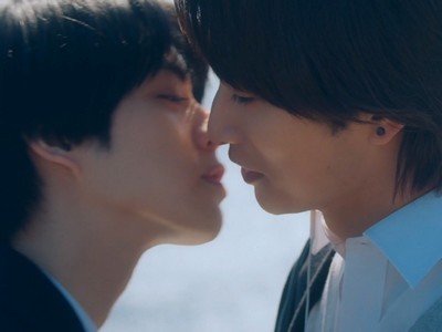 Hayakawa almost kisses Konno.