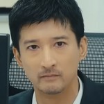 Yang's boss is portrayed by Japanese actor Hideaki Tani (谷英明).