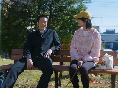 Kakeru and Hasegawa chat in the park.