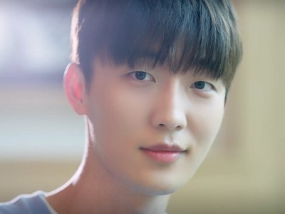 Sung Hoon is portrayed by Korean actor Yoon Jun Won (윤준원).