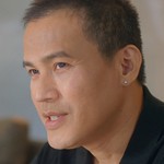 Bu Shi's father is portrayed by Taiwanese actor Yuki Daki (游大慶).