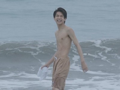 Mitsuru loves the sea.