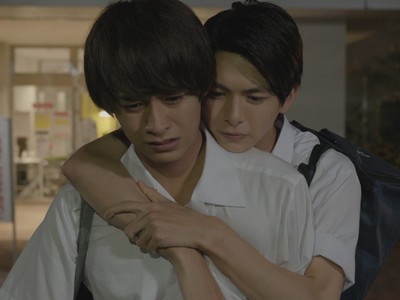 Koichi comforts Mitsuru after confronting the killer.