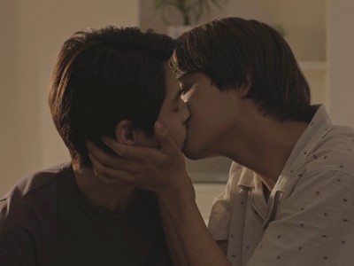 Mitsuru kisses Koichi in the bedroom.