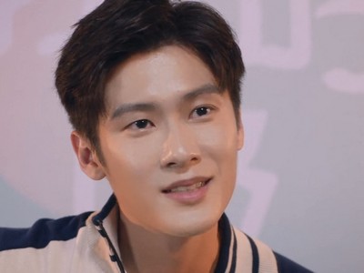 Wang Zhan is portrayed by Taiwanese actor Chang Jia Sheng (張家陞).