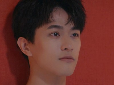 Yi Qing is portrayed by Taiwanese actor Wayne Hsu (徐瑋澤).