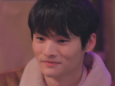 Seon Bin is portrayed by Korean actor Hong Dong Geon (홍동건).