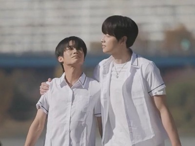 Jaeyon and Geonwoo enjoy time together.