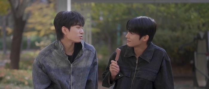Fan Service is a Korean BL series about a celebrity who accuses the wrong person of being a stalker. After clearing up the misunderstanding, they meet again for an exclusive interview.