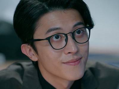 No Sir is portrayed by Hong Kong actor Matthew Han (幸卓輝).