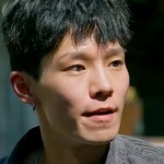 O is portrayed by Taiwanese actor Kenny Chen (陳廷軒).