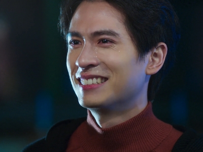 Zhen Xuan cries as he accepts that a relationship with Shou Yi will be impossible.