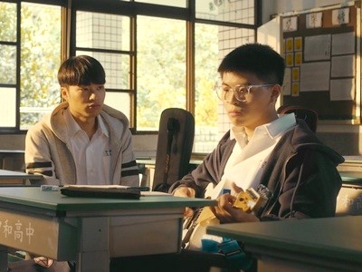 Jian Kai and Yu Jia are high school students.