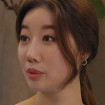 The vlogger is portrayed by the Korean actress Gong Ra Hee (κ³΅νν¬).