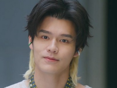 Orca is portrayed by Thai actor Jame Kasama Kranjanawattana (เจมส์ กษม กาญจนวัฒนา).