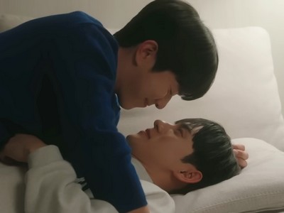 Woojin and Jaehyun get intimate.