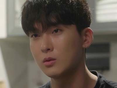 Hyunjun is portrayed by Korean actor Lee Hyeon Jun (이현준).