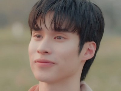 Gaysorn is portrayed by Thai actor Peak Peemapol Panichtamrong (พีค ภีมพล พาณิชย์ธำรง).
