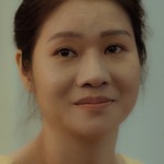 Van's mom is portrayed by the Vietnamese actress Dang Phuong Thao.