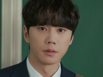 Jeong-yo is portrayed by Korean actor Lee Jun Young (이준영).