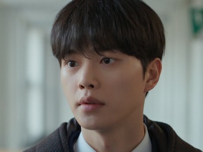 Pio is portrayed by Korean actor Song Kang (송강).