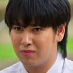 Q is portrayed by Thai actor Ryu Pakphum Jitpisutsiri (ริว ภักดิ์ภูมิ จิตต์พิสุทธิ์สิริ).