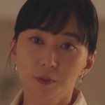 Ji Yu's mom is portrayed by a Korean actress.