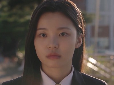 Ji Yu is portrayed by the Korean actress Kim So Hui (김소희).