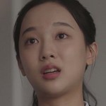 Si Jung is portrayed by a Korean actress.