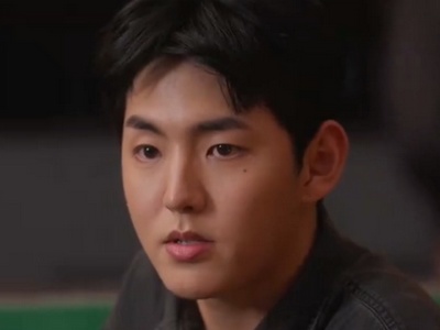 Yun Ho is portrayed by Korean actor Kim Dong Bin (김동빈).