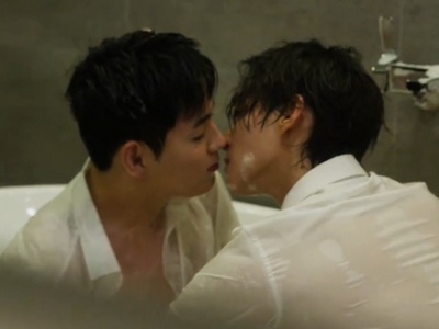 Yun Ho and Jae Ho kiss in the bathroom.