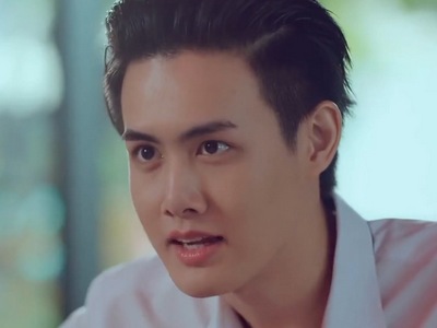 Pok is portrayed by the Thai actor Bank Toranin Manosudprasit (แบงค์ ธรณินทร์ มโนสุดประสิทธิ์).