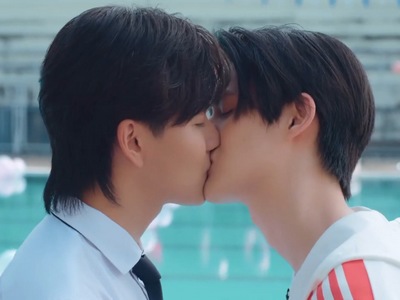 Pok and Tong share a kiss in the Gen Y 2 ending.
