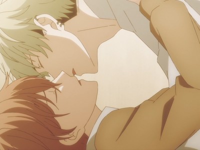 Mafuyu and Yuki kiss.