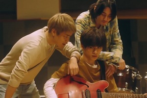 Mafuyu is more distant with his band in the live-action drama.