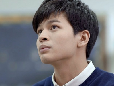 Yi Chen is portrayed by the actor Teddy Jen (任祐成).