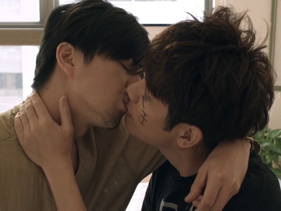 Yi Jie and Xiao Fei share a kiss in the HIStory 2: Right or Wrong ending.