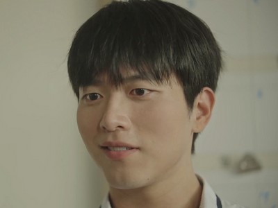 Hyun is portrayed by the Korean actor Park Jun Mook (박준목).