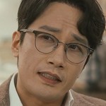 Professor Yoon is portrayed by the Korean actor Kim Nak Kyun (김낙균).