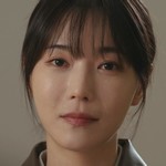 Yeongseon is portrayed by the Korean actress Jung Ji Yeon (정지연).