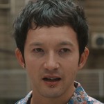 Maya is portrayed by Japanese actor Yosuke Asari (浅利陽介).