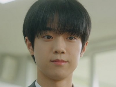 Do Ha is portrayed by Korean actor Ha Min (하민).