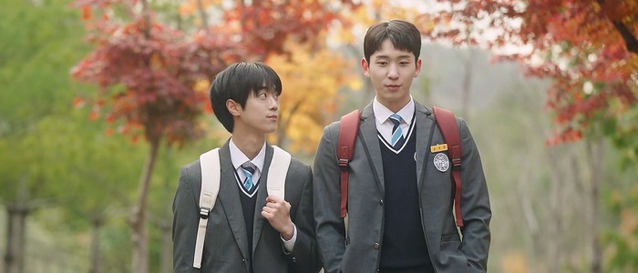 Heart Stain is a Korean BL series about a high school student with a secret crush on his teacher. The lead agrees to date his best friend to move on from his unrequited love.