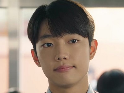 Chan Young is portrayed by Korean actor Cho Jun Young (조준영).