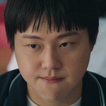 Ho Sik is portrayed by Korean actor Jeon Yeong In (전영인).