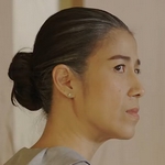 Nom is played by the actress Amata Piyavanich (อมตา ปิยะวานิชย์).