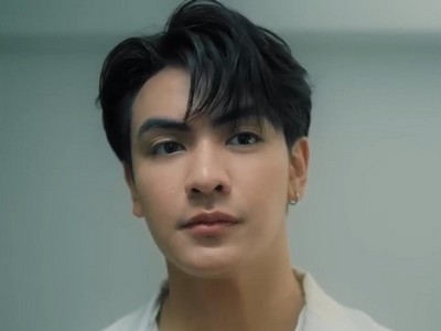 Joke is portrayed by the Thai actor Joong Archen Aydin (จุง อาเชน ไอย์ดึน).
